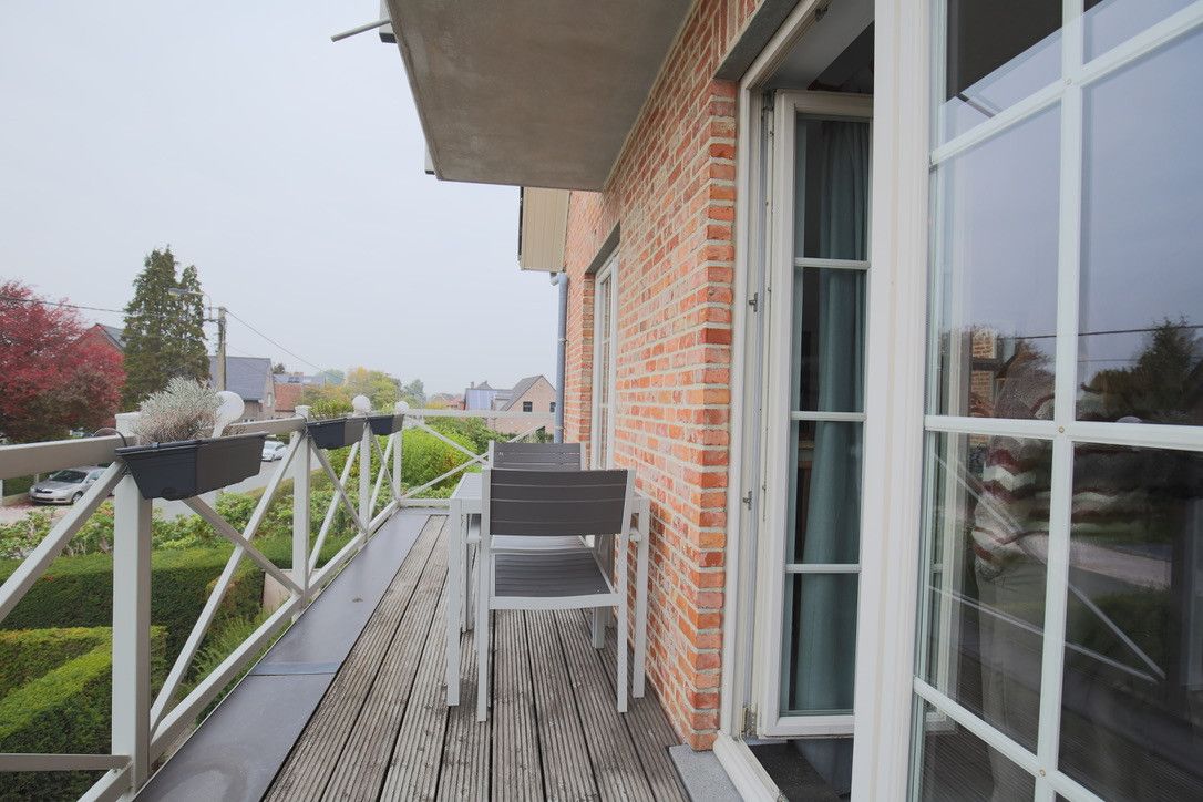 Twee slaapkamer appartement + carport foto 11