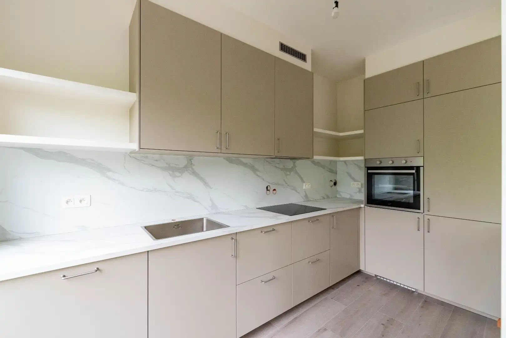 Modern gerenoveerd appartement foto 8