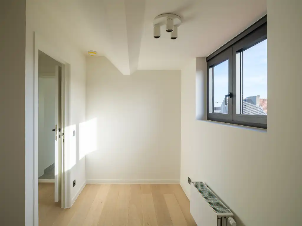 Gerenoveerde penthouse met 2 slaapkamers en terras nabij Portus Ganda foto 9