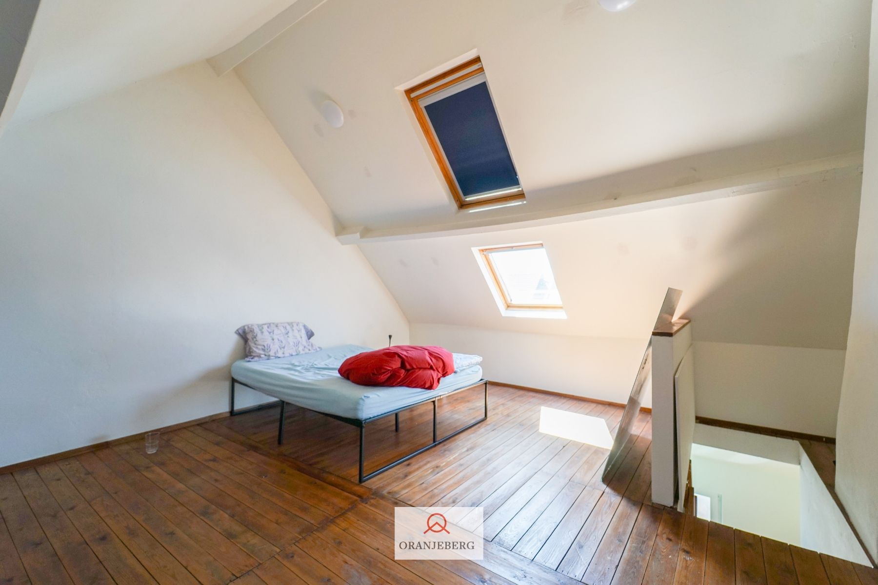Ruime gerenoveerde burgerwoning nabij de Visserij foto 34
