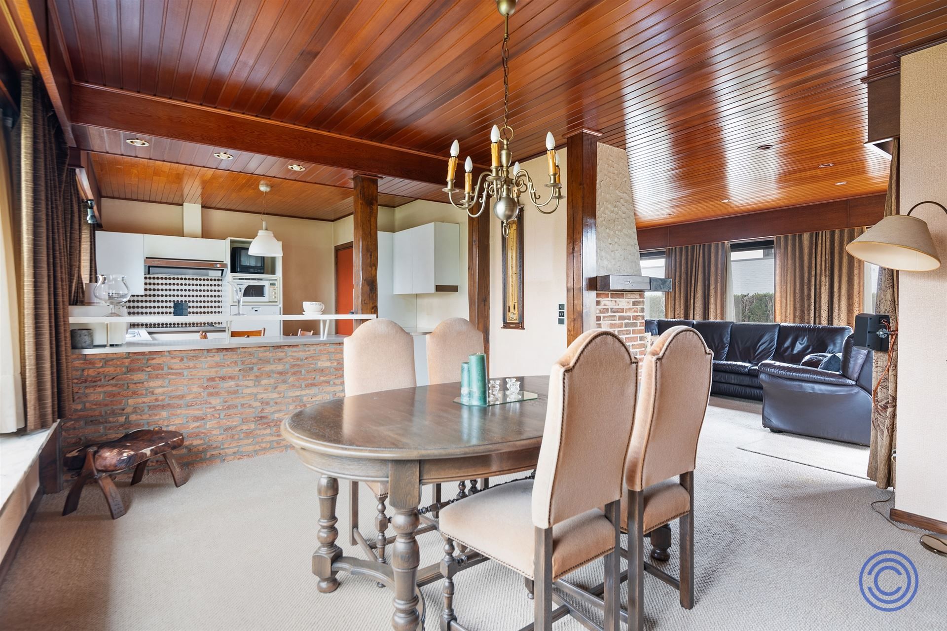 Te renoveren 3-slpk woning met west georiënteerde tuin! foto 2