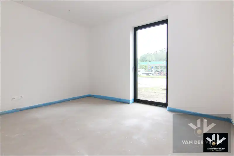 Ruim gelijkvloers nieuwbouwappartement met 4 slaapkamers en 2 badkamers, een terras en een mooie tuin op een goed bereikbare locatie! foto 17