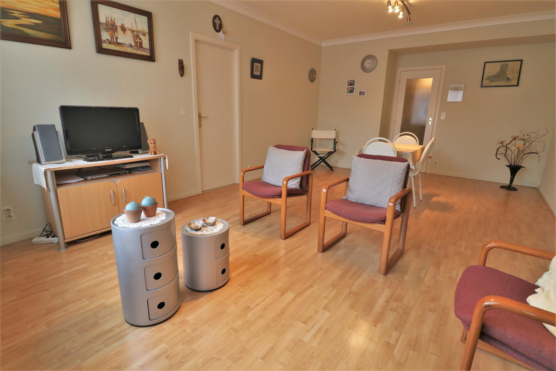 Verzorgd 2 slaapkamer appartement in het centrum van Oostende! foto 4