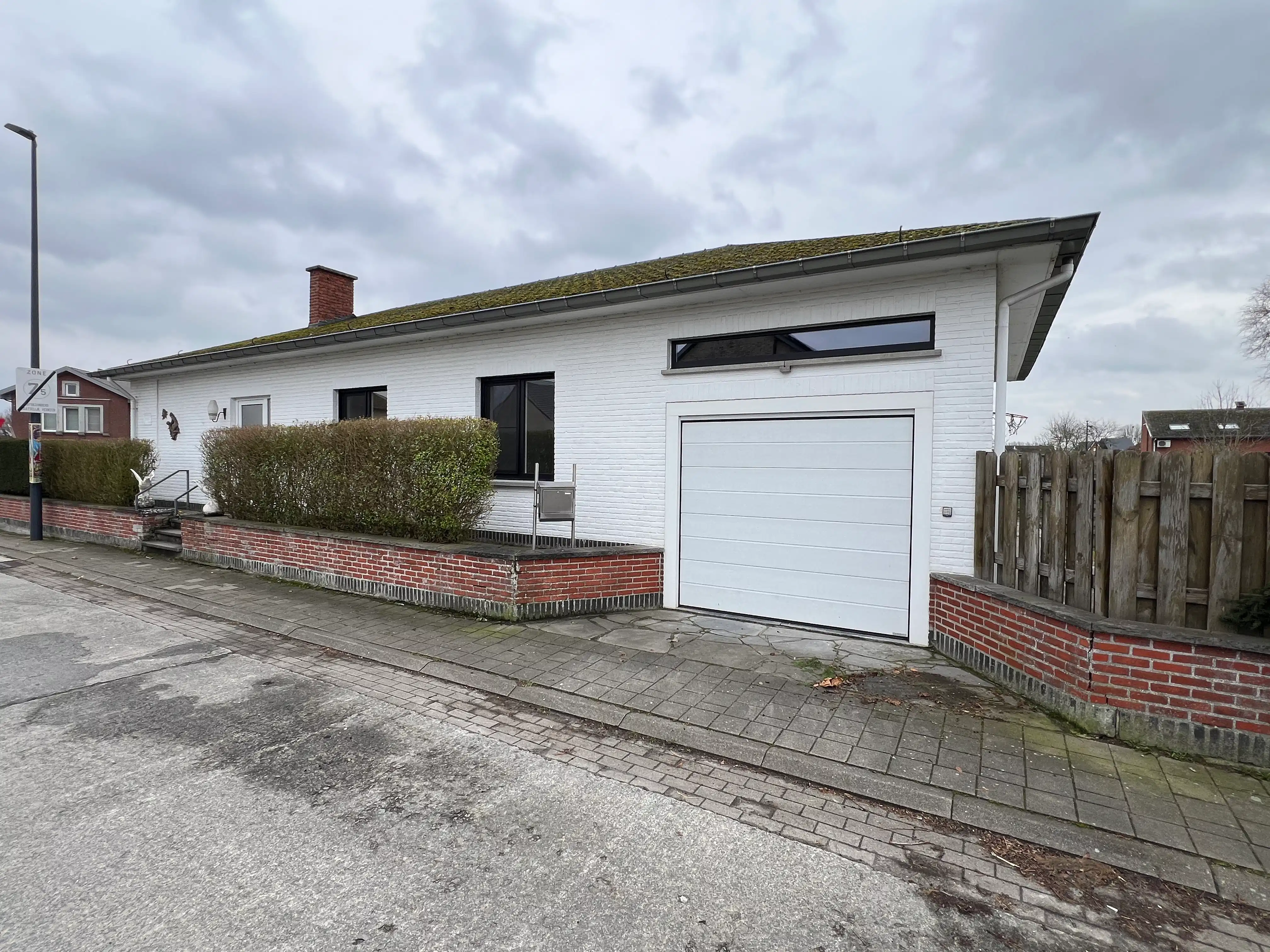 Gerenoveerde laagbouwvilla met 3 slaapkamers foto {{pictureIndex}}