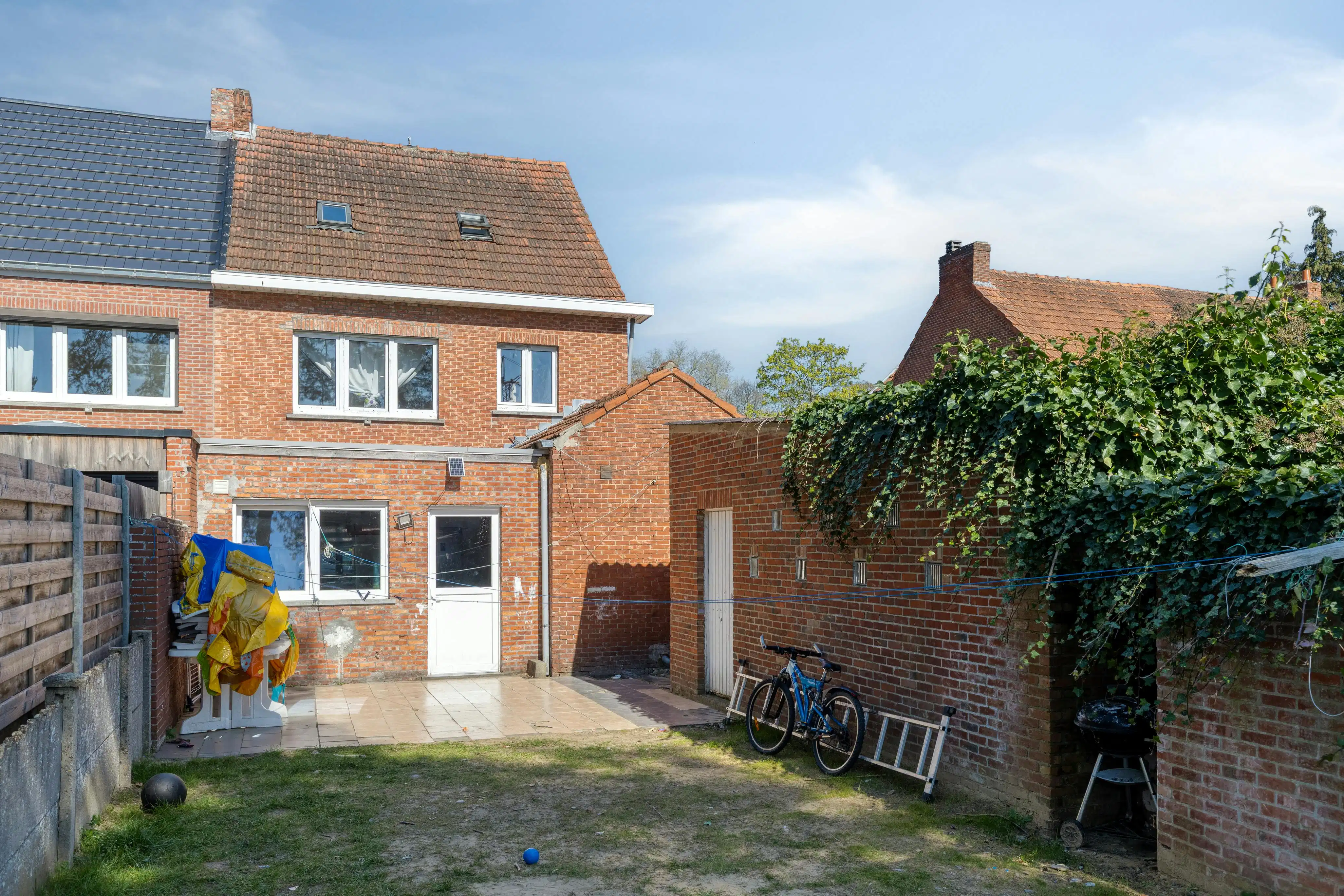 Hoofdfoto van de publicatie: Ruime half-open woning in rustige omgeving te Gompel