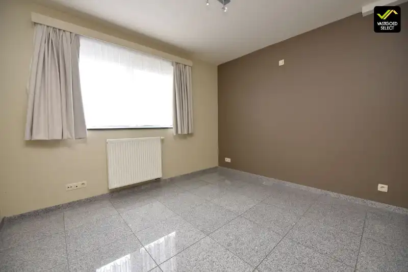 Te huur: Appartement met 2 ruime slaapkamer, parkeerplaats en garage foto 6