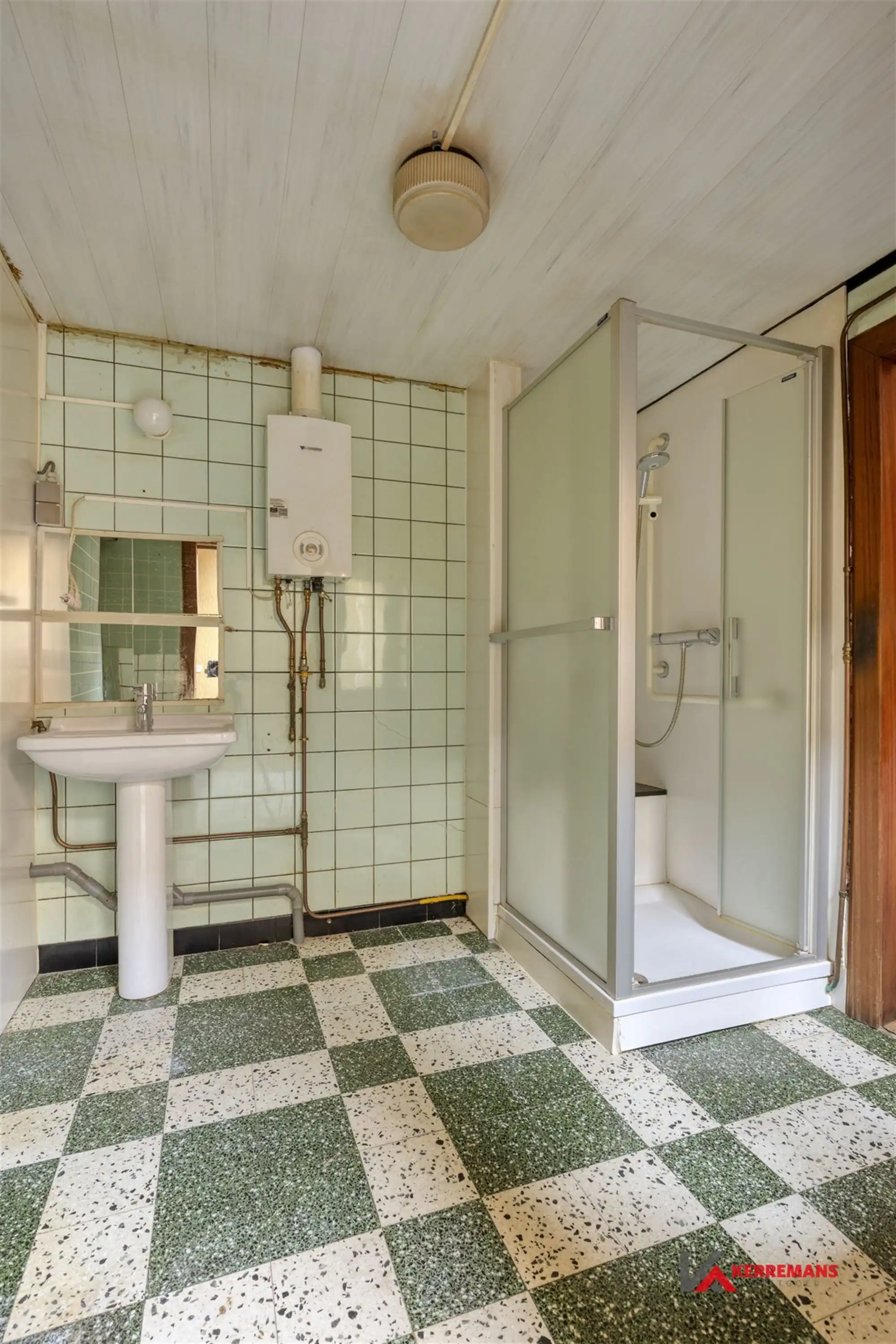 Op te frissen woning met 4 slaapkamers, tuin en garage.  foto 13