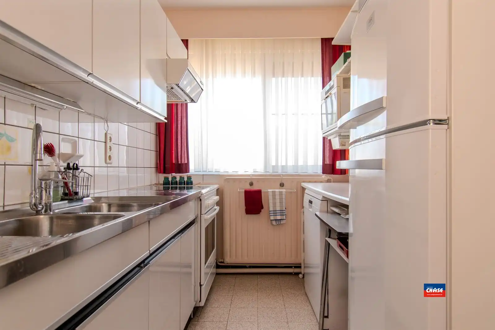 HOB met drie slaapkamers, garage en tuin foto 7