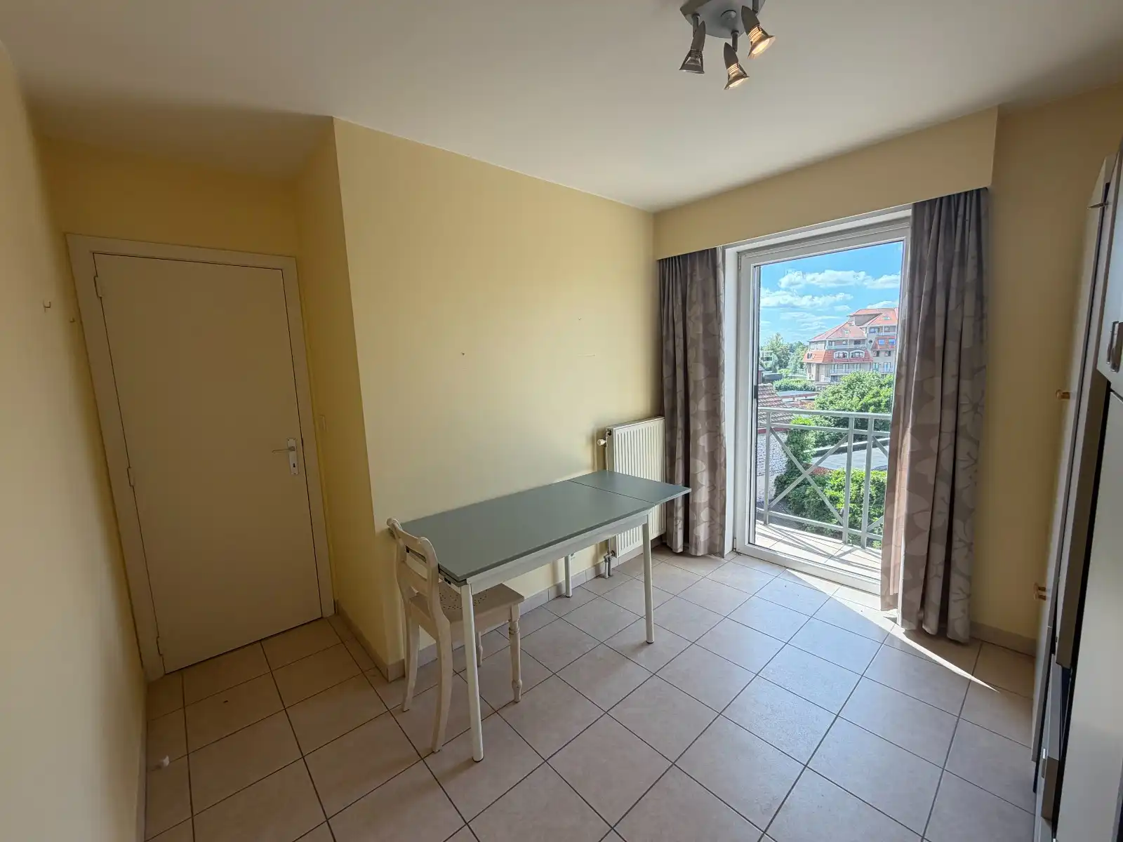 RUIM EN ENERGIEZUINIG 2-SLAAPKAMERAPPARTEMENT MET TERRAS EN GARAGE IN HET CENTRUM VAN DEINZE foto 18