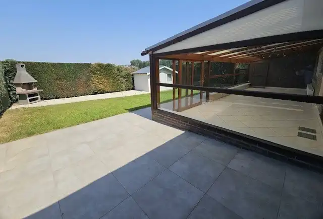Woning (HOB) met tuin en dubbele garage foto 3