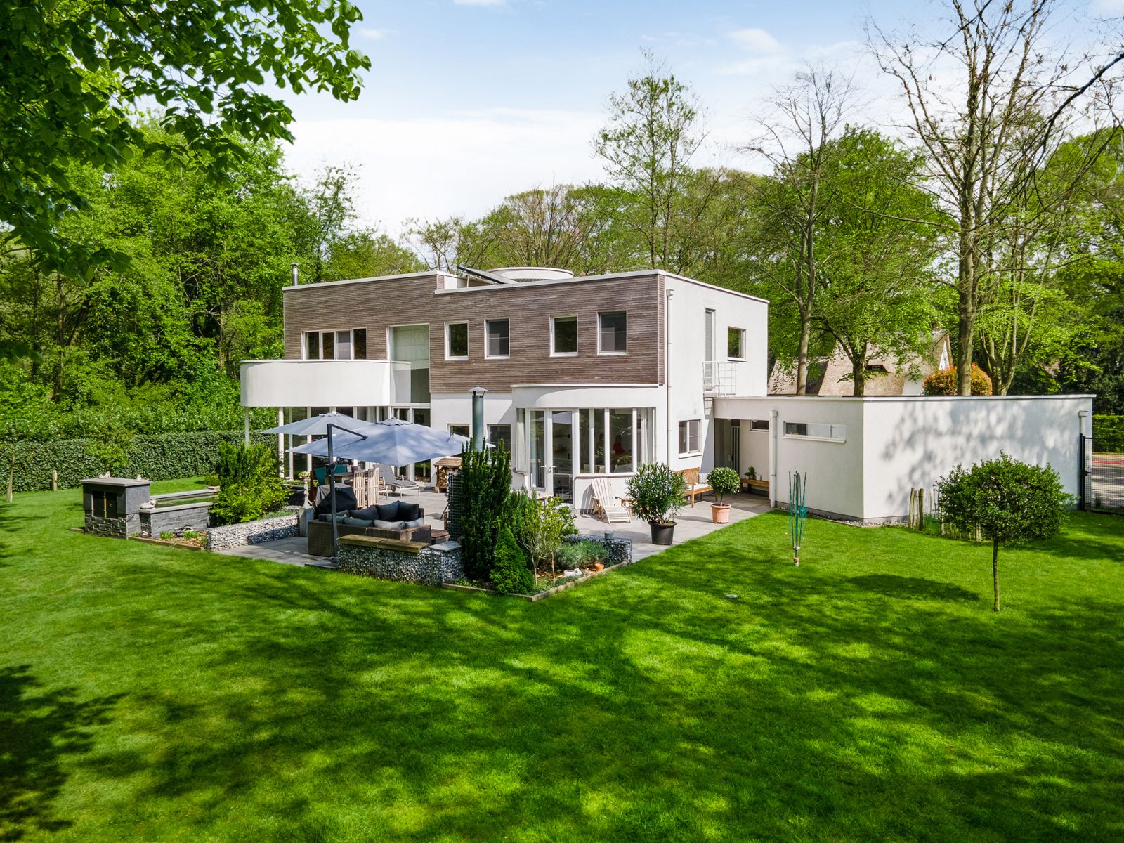Moderne en energiezuinige villa op ca. 2.035 m². foto 36