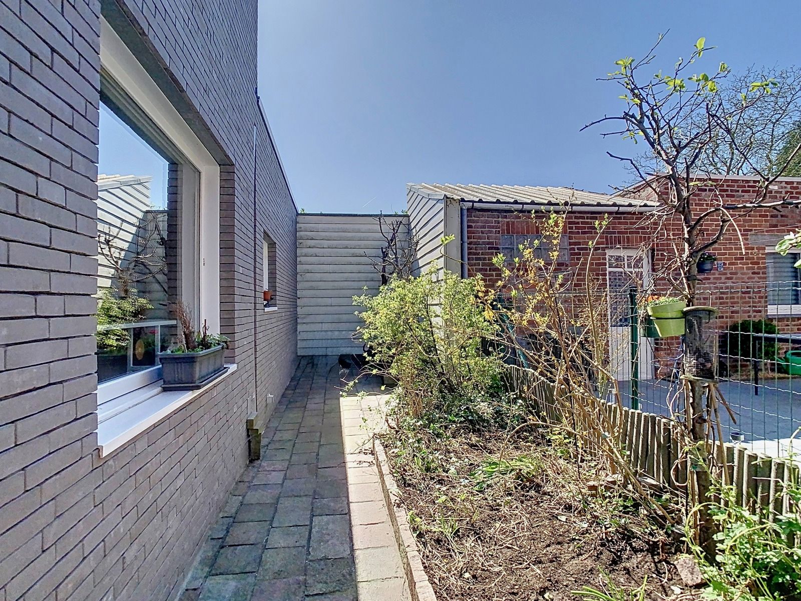 Rustig gelegen, charmante én instapklare woning met 2 SLPK! foto 13
