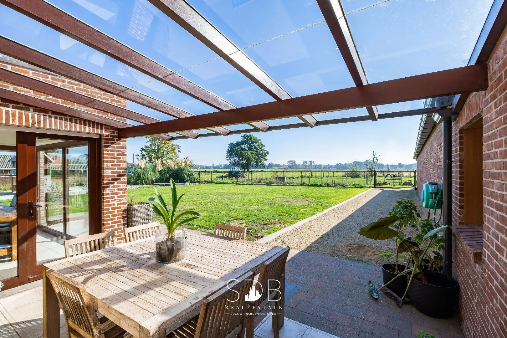 Hedendaagse woning met hippische accommodatie op 17.782m² foto 21