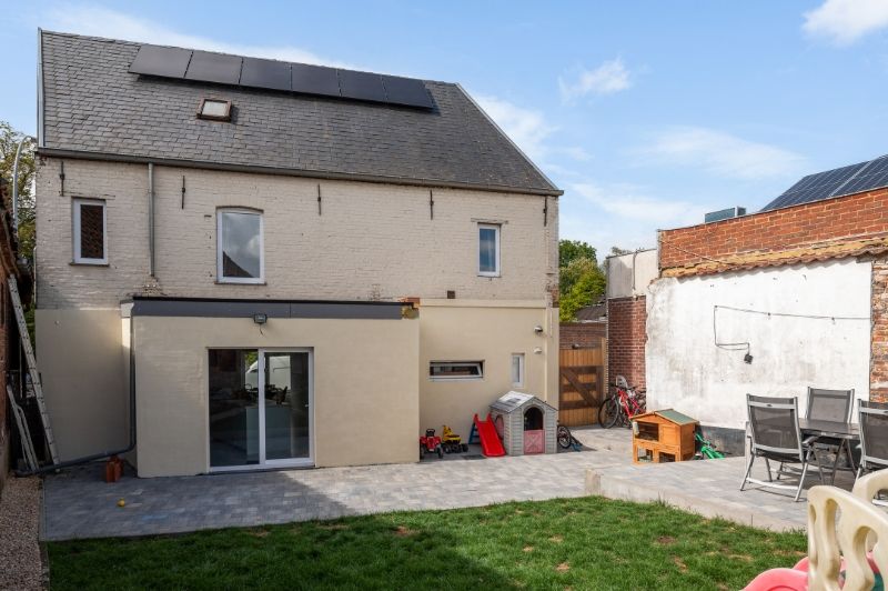 Instapklare woning met 4 slaapkamers en zonnige tuin foto 24