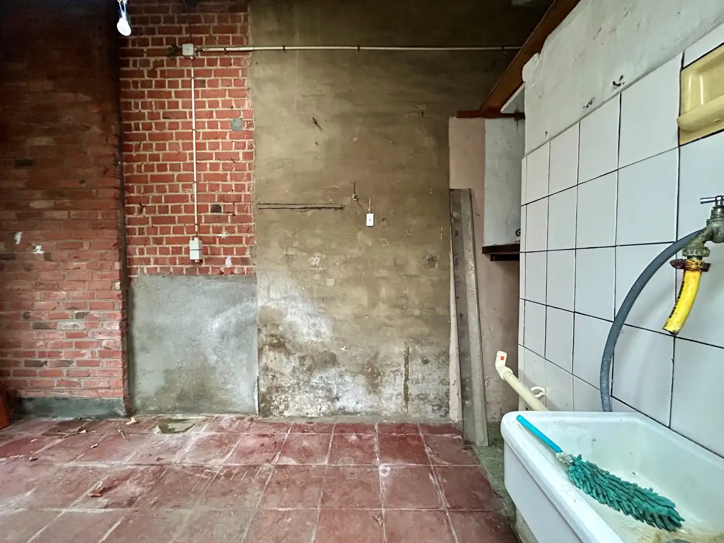 Karaktervolle rijwoning met tuin en garage te Izegem! foto 20