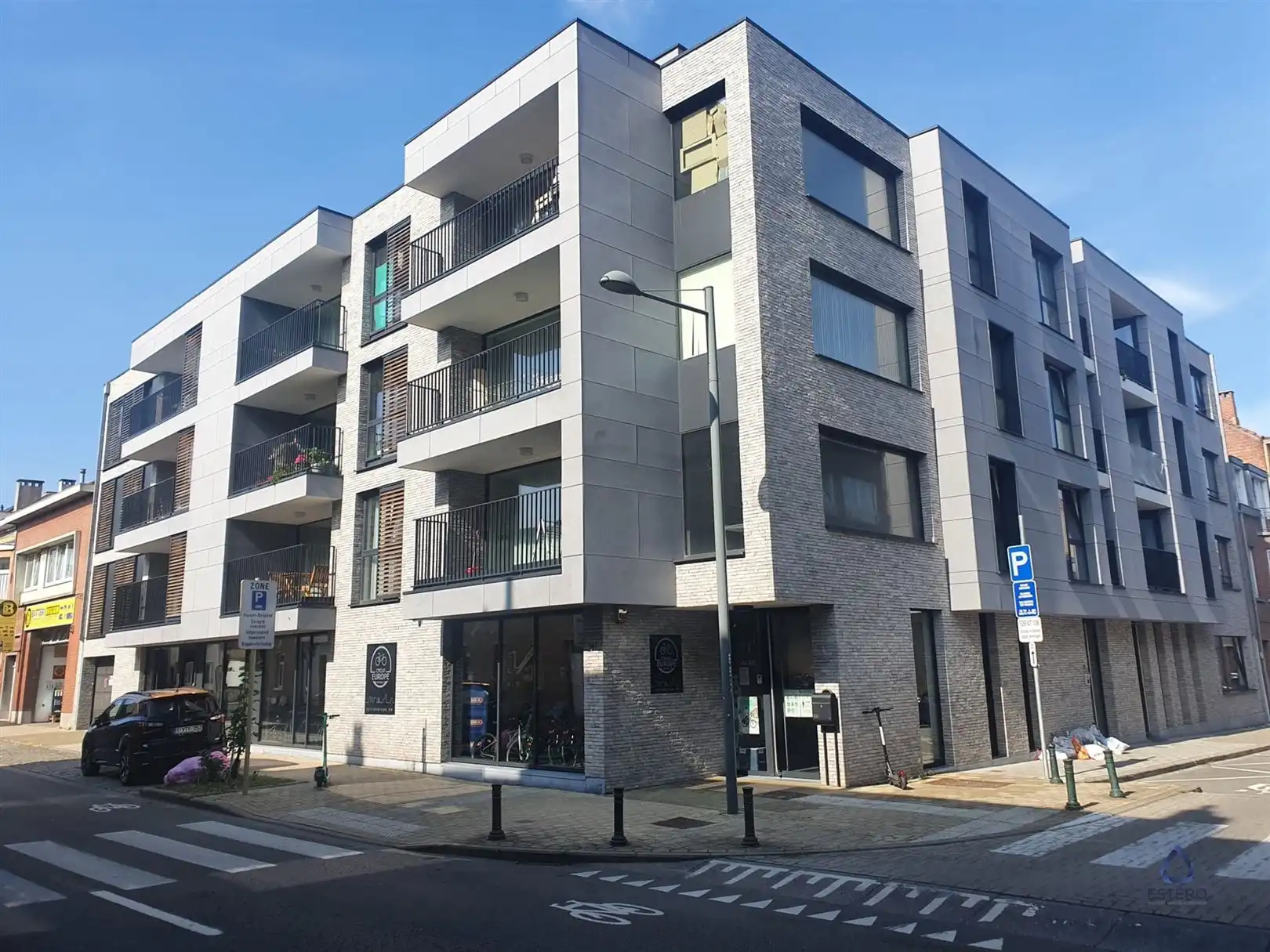 Moderne studio met terras en ondergrondse parking foto {{pictureIndex}}