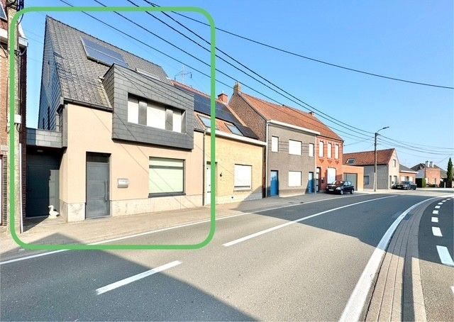 WONING MET 4 KAMERS - TUIN - GROTE CARPORT & UITWEG ACHTERAAN - 433 M² foto 2
