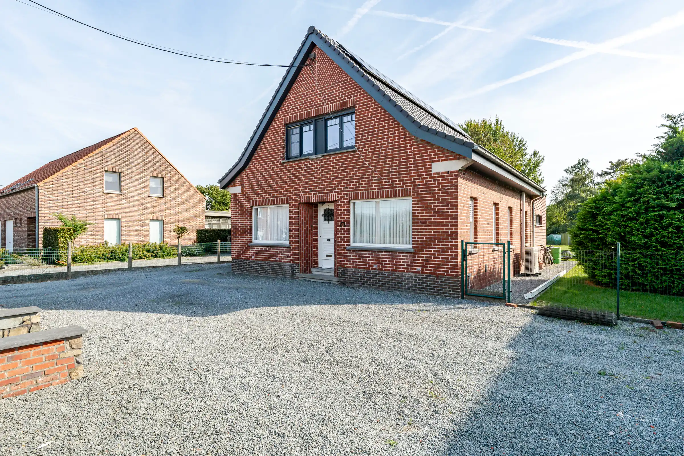 Vrijstaande woning met vernieuwd dak en veel potentieel foto 20