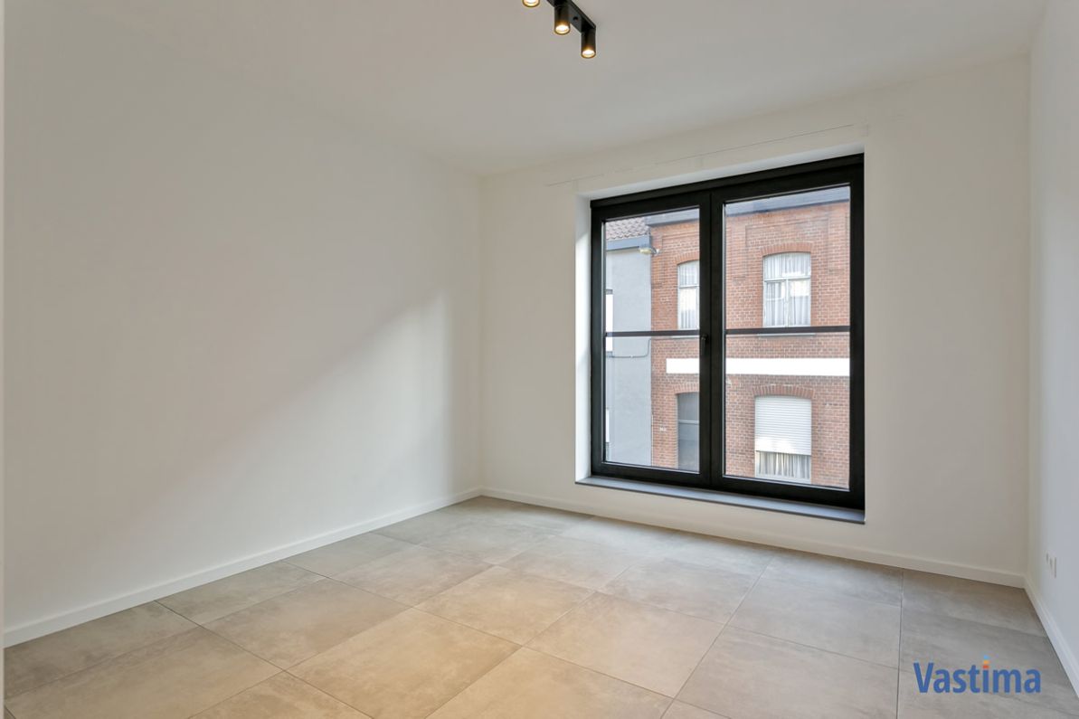 Recent appartement met 2 slaapkamers, terras en autostaanplaats foto 16