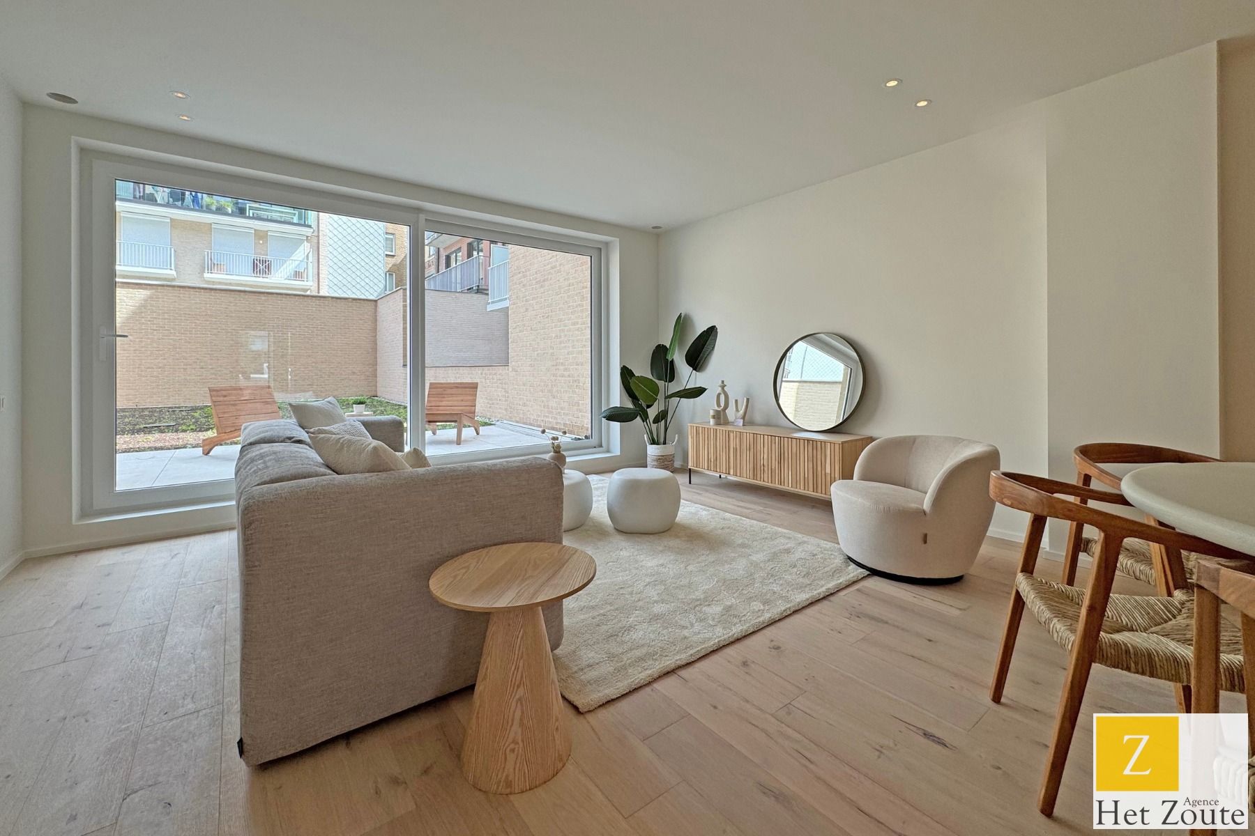 Gelijkvloers appartement met terras en tuin te Knokke foto {{pictureIndex}}