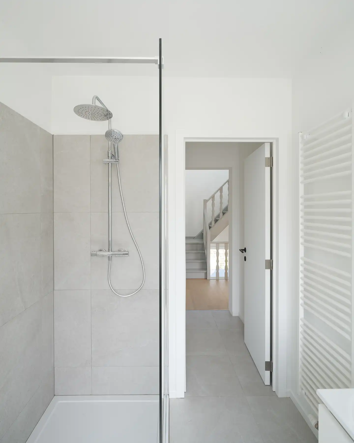 Ruime halfopen bebouwing met tuin foto 17
