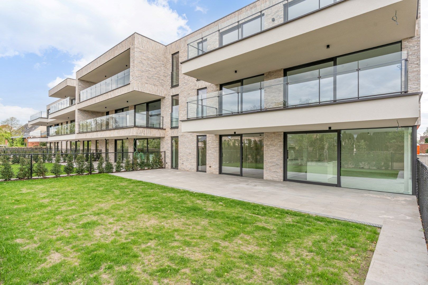 Stijlvol nieuwbouw gelijkvloers appartement in centrum Zonhoven met 3 slaapkamers + groot terras  - Rolstoeltoegankelijk foto 3