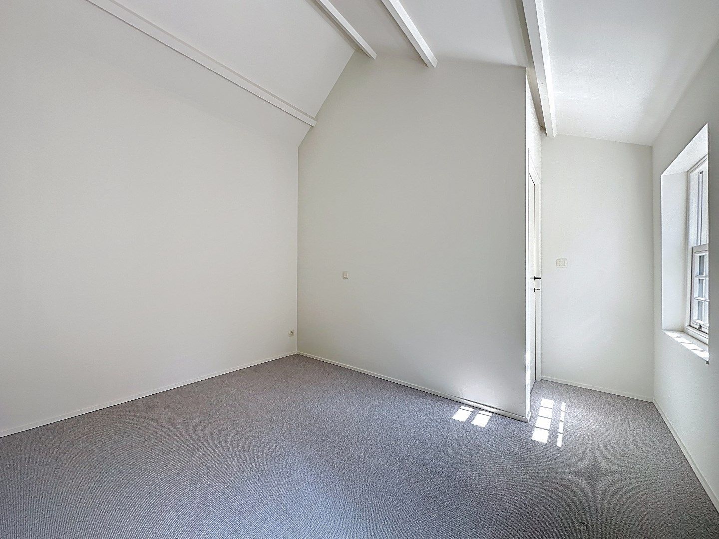 Sfeervolle en luxe tussenwoning in Zuidzande met vrij zicht over de velden foto 32