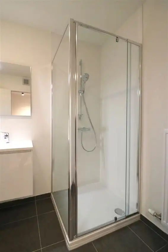 Gelijkvloers appartement met 2 slpk., terras en autostaanplaats foto 12