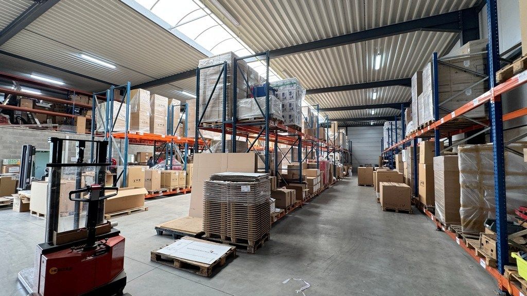 Loods met kantoor te huur nabij E313 te Wommelgem foto 4