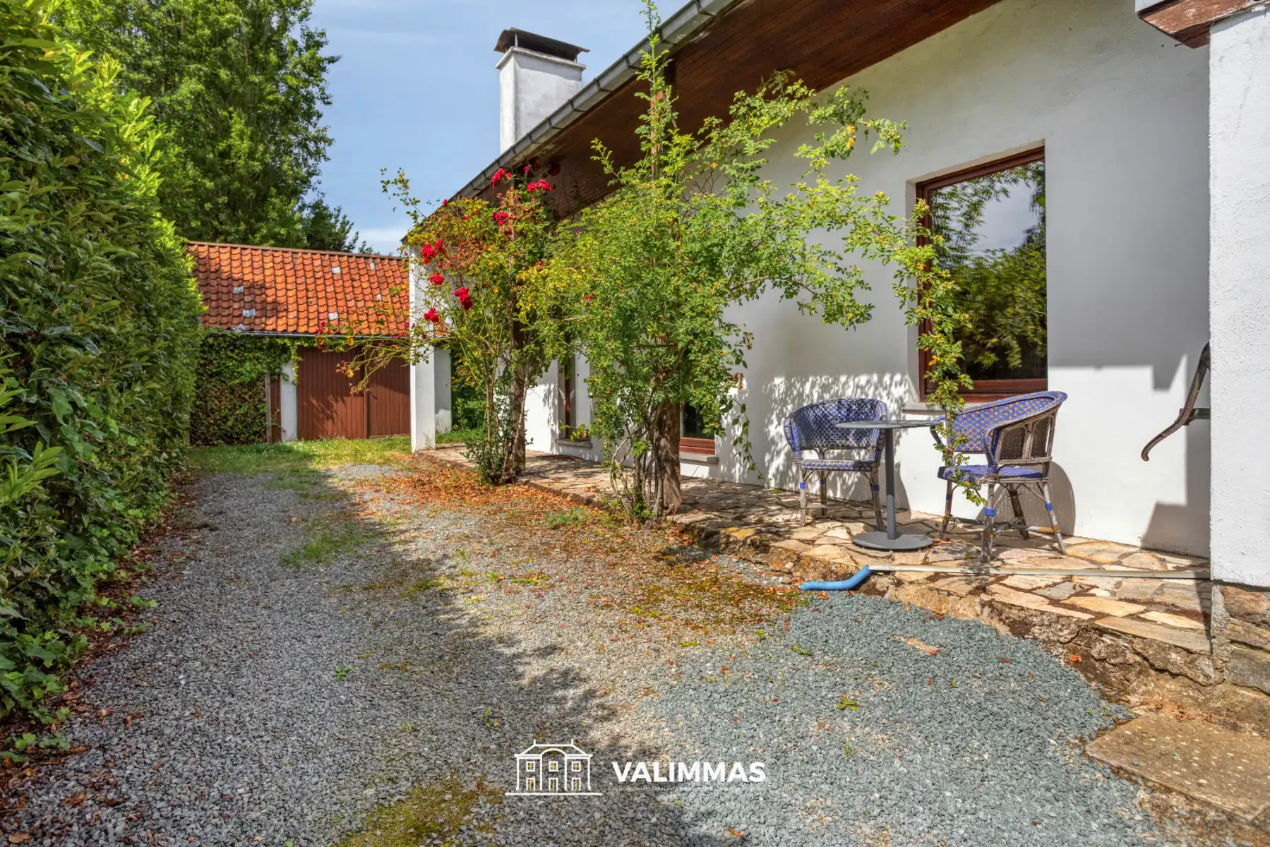 Zeer ruime open bebouwing met dubbele garage & grote tuin... foto 3