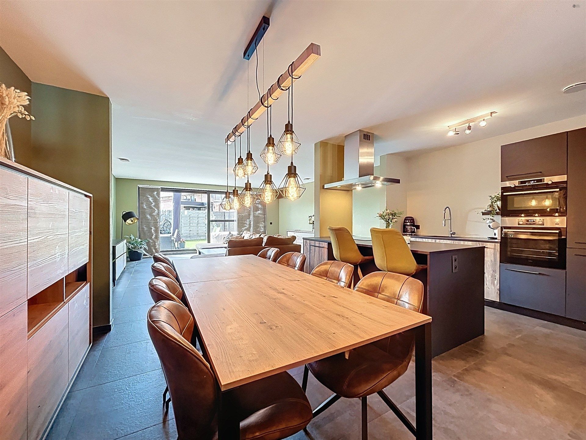 Ruime -BEN-woning met 4 slaapkamers met zuidwest tuin en overdekte carport op toplocatie foto 2