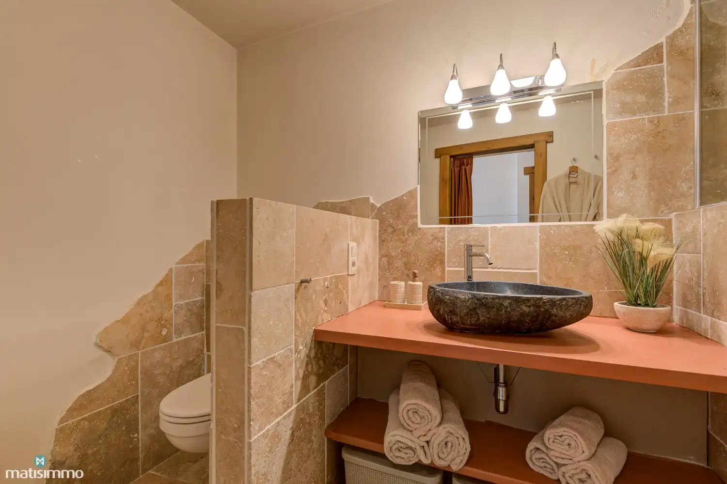 UNIEK 2-SLAAPKAMERAPPARTEMENT MET 2 ENSUITE BADKAMERS, KELDERBERGING EN RUIME BINNENKOER IN DE STADSKERN VAN TONGEREN foto 20
