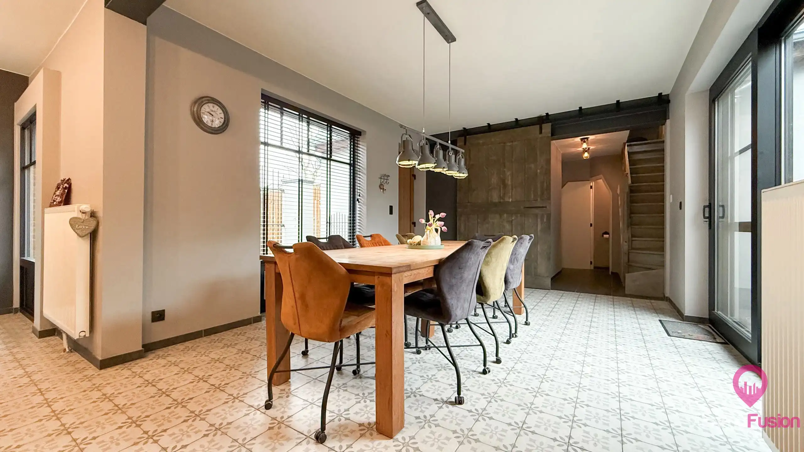 Gerenoveerde landelijk moderne woning op 28 are met 4 suites! foto 16