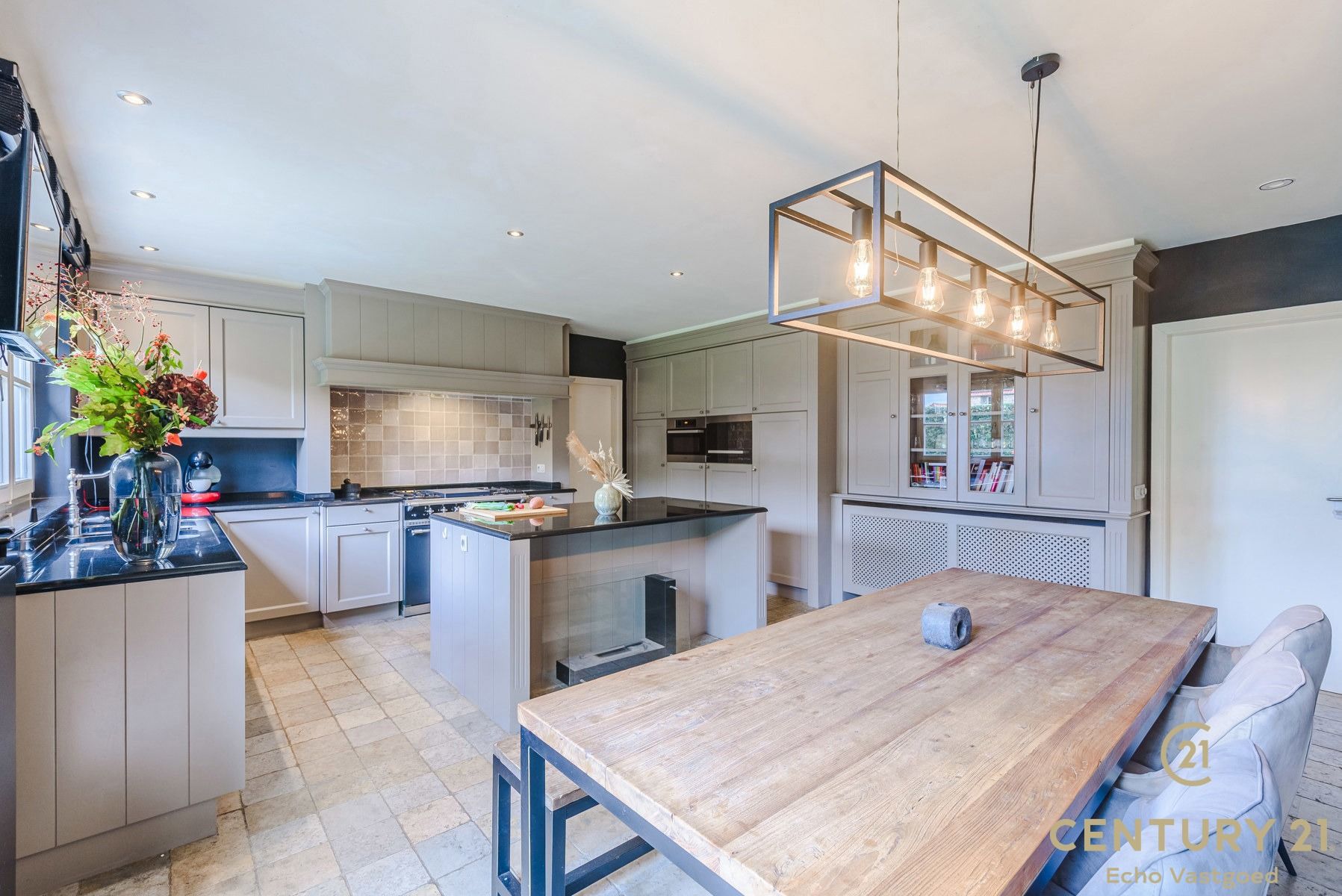 Tijdloze, instapklare villa met 5 slpk en 3 badk op ca1521m² foto 7