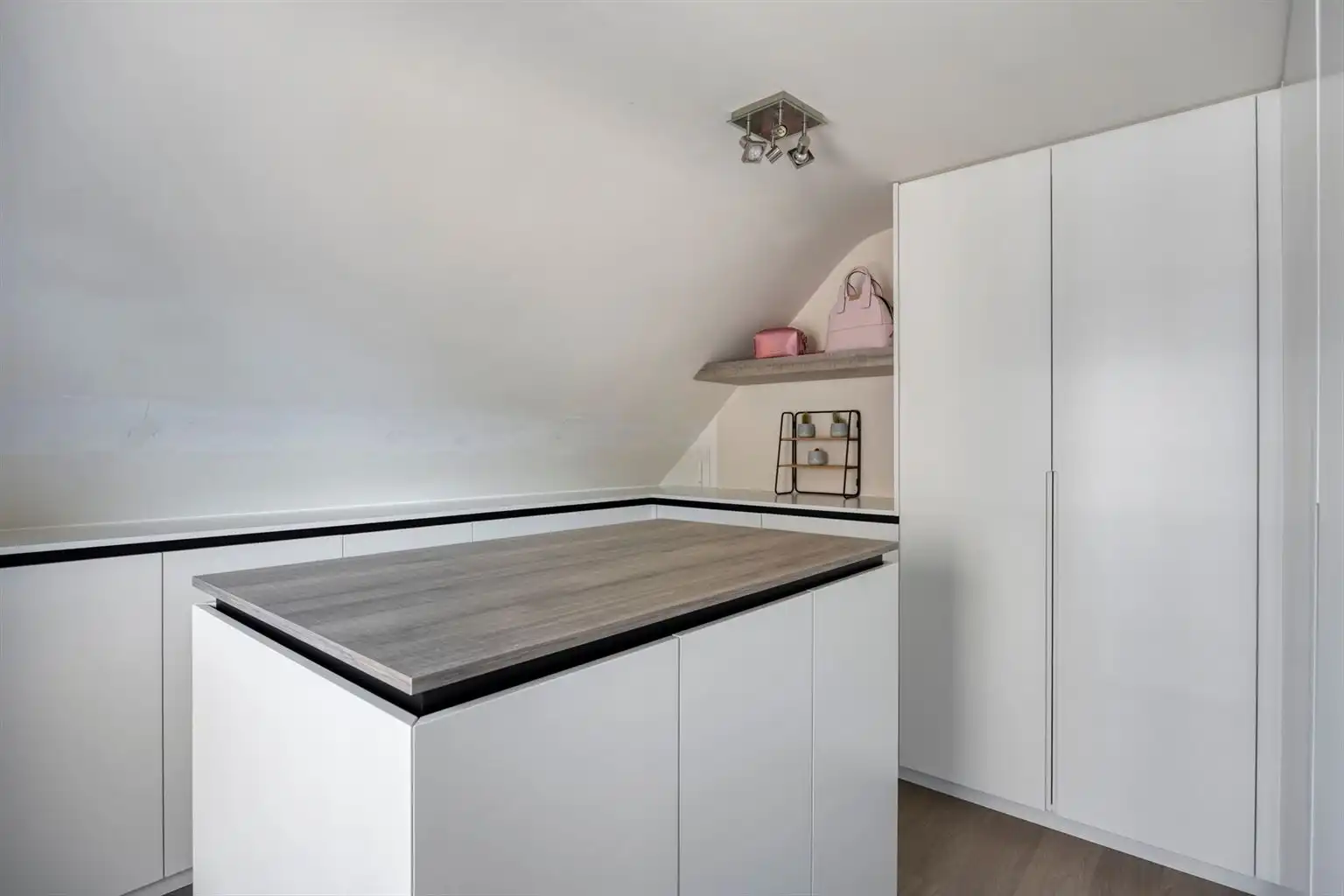 Vrijstaande woning met 3 slaapkamers, inpandige garage, omheinde tuin en zonnepanelen, zeer rustig gelegen in het landelijke Molenbeersel. foto 20