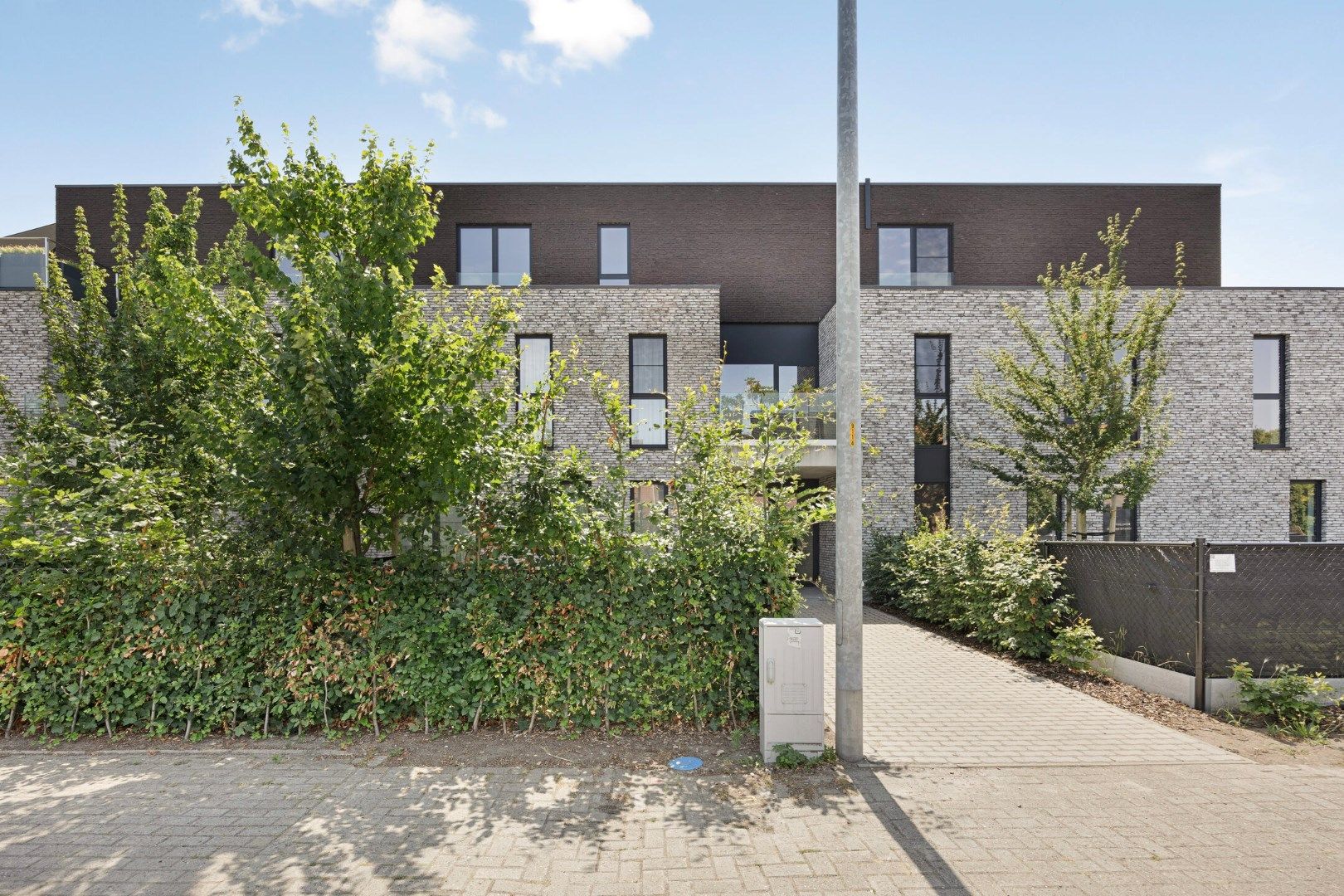 Recent gelijkvloers duplex appartement met 2 slpks, tuin, terras, kelderberging en carport ! foto 27