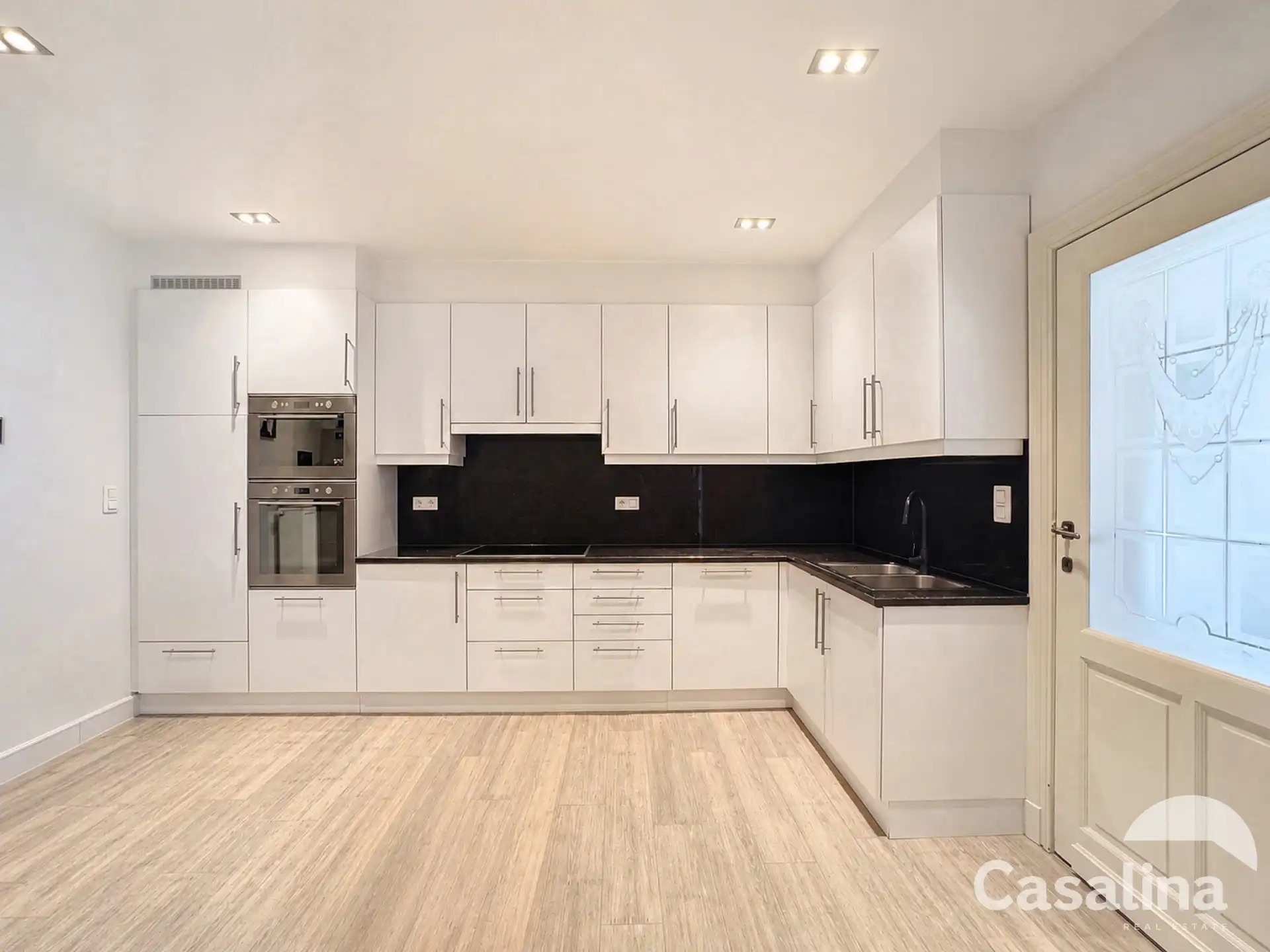 Luxe gelijkvloersappartement met stadstuin en garage box foto 5