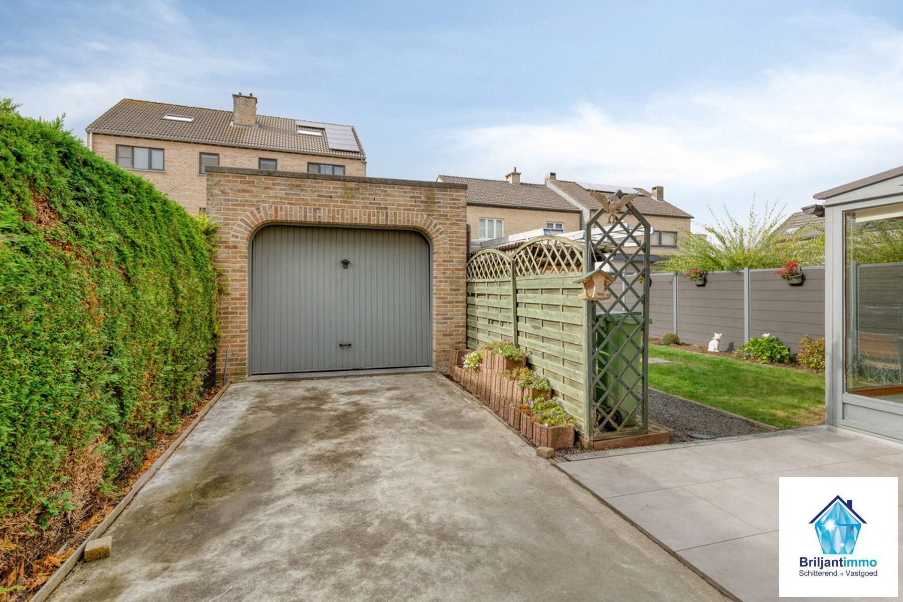 Halfopen bebouwing met veel ruimte op toplocatie foto 31