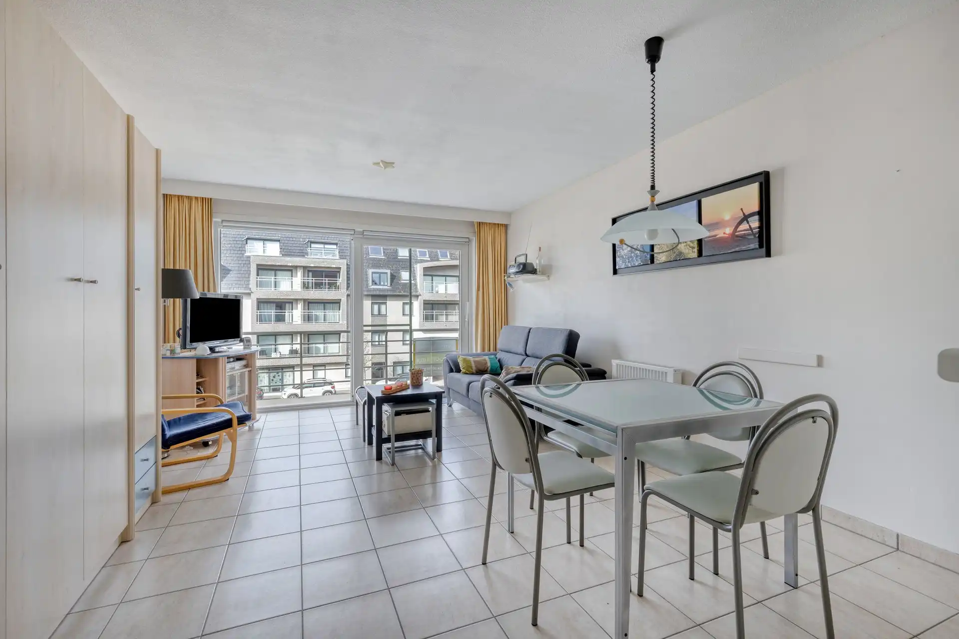 Ruime  studio met slaaphoek, terras en garage in Westende. foto 5