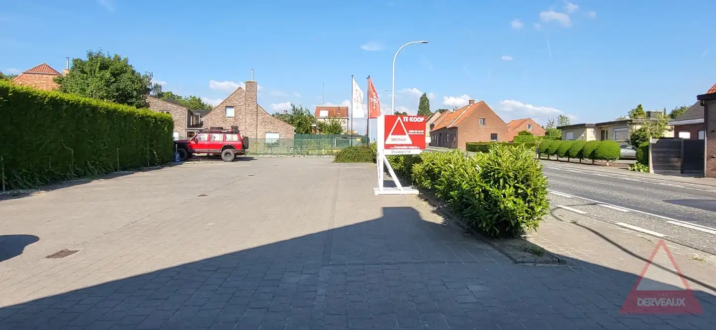 Zonnebeke – Commerciële bouwgrond met topligging en ruime parkeermogelijkheden foto {{pictureIndex}}