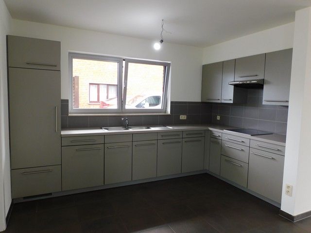 Gezinswoning met 3 slaapkamers, garage en tuin  foto 5