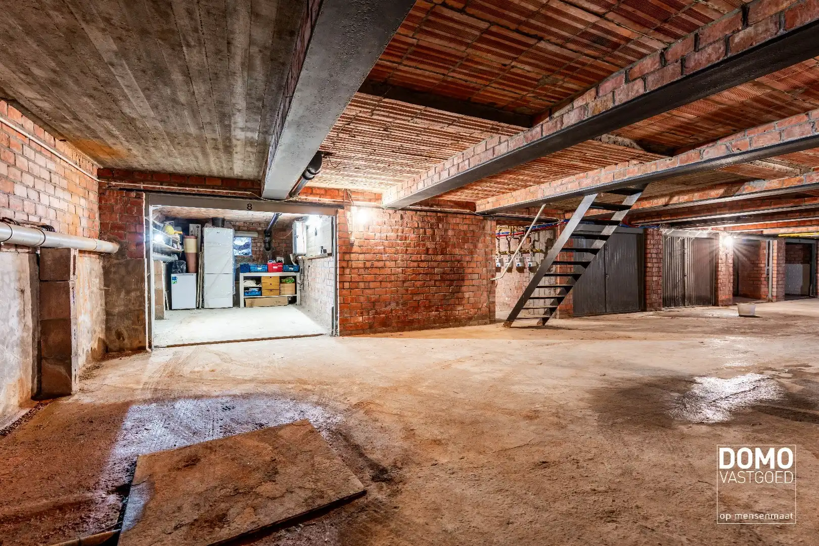 RUIM APPARTEMENT MET 2 SLAAPKAMERS, 2 ZOLDERKAMERS EN 2 GARAGES TE RUNKST foto 14