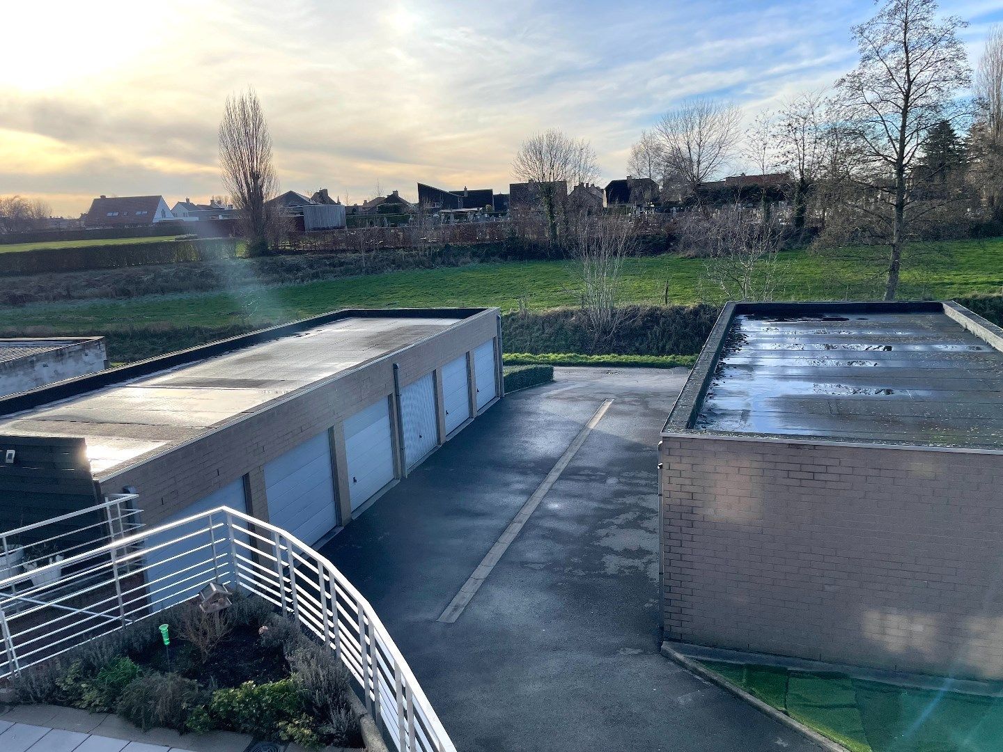 Uiterst lichtrijk appartement met heel groot terras en garage! foto 19