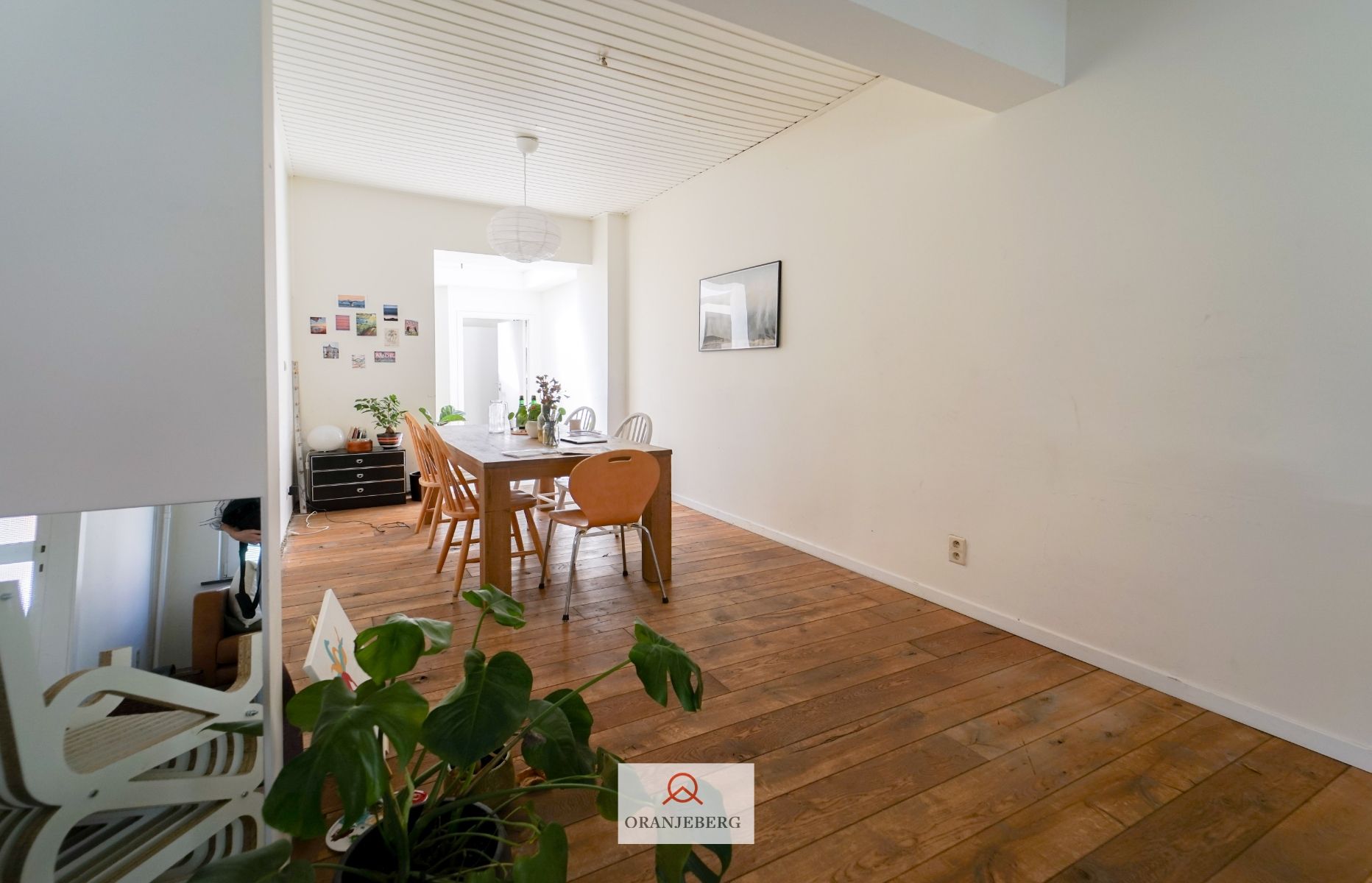 Ruime gerenoveerde burgerwoning nabij de Visserij foto 8