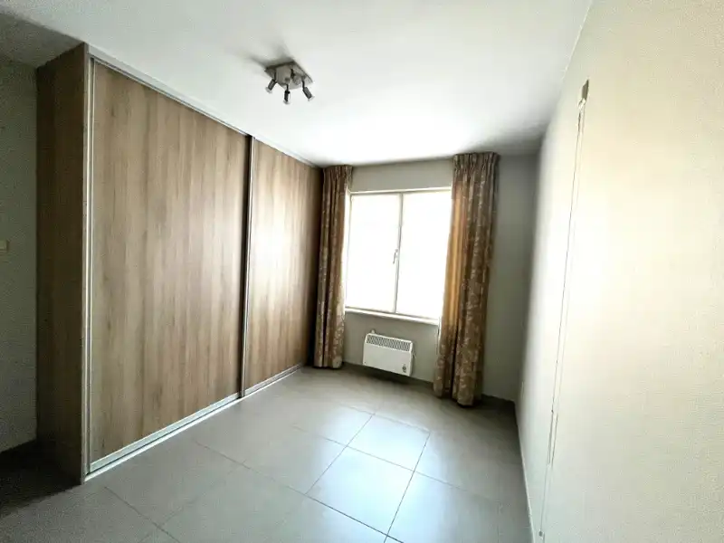 Vernieuwd 2-slaapkamer appartement, met staanplaats en kelderberging foto 14