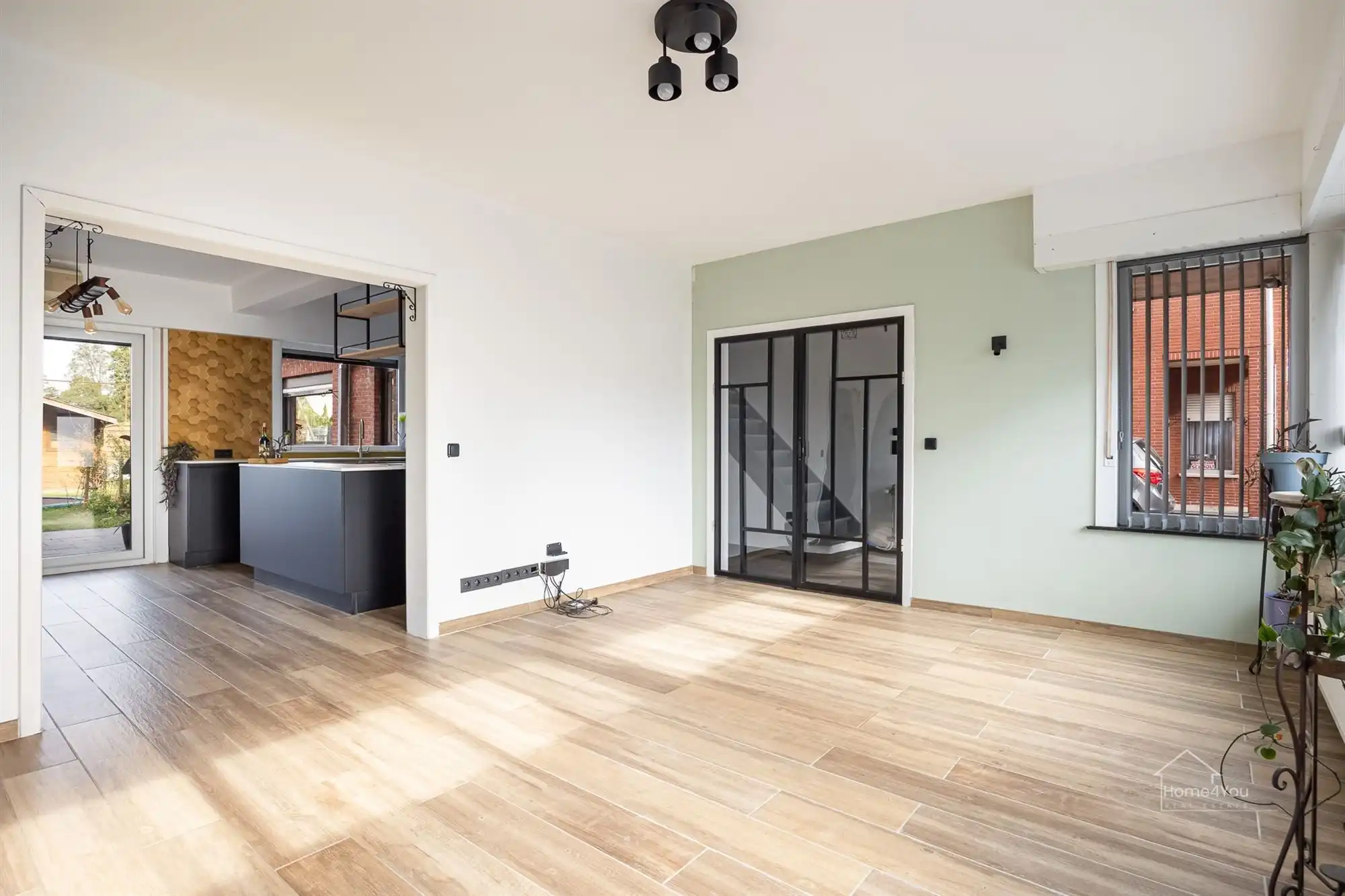 HOB met 4 slaapkamers en 2 badkamers foto 2