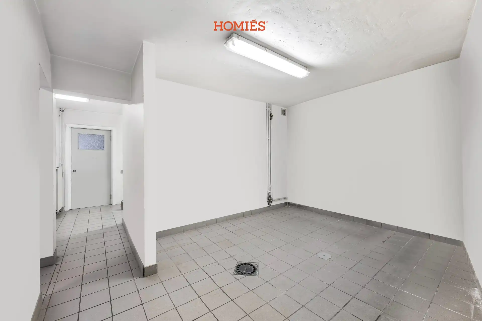 Veelzijdig handelspand met 9 parkeerplaatsen op toplocatie foto 9