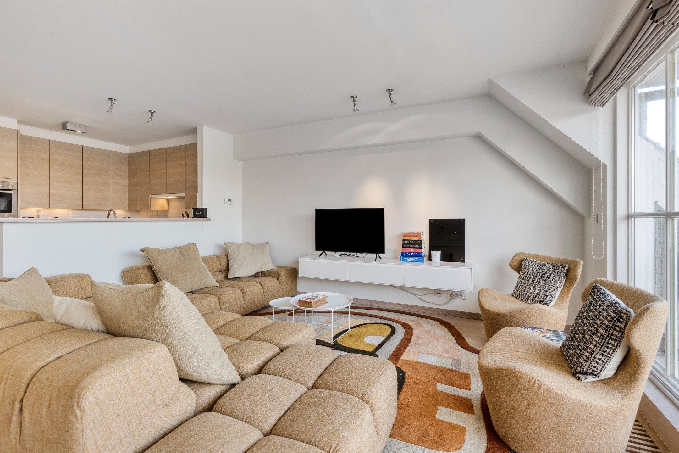 Instapklare duplex gelegen op slechts enkele passen ven het Van Bunnenplein en de zeedijk. foto 7