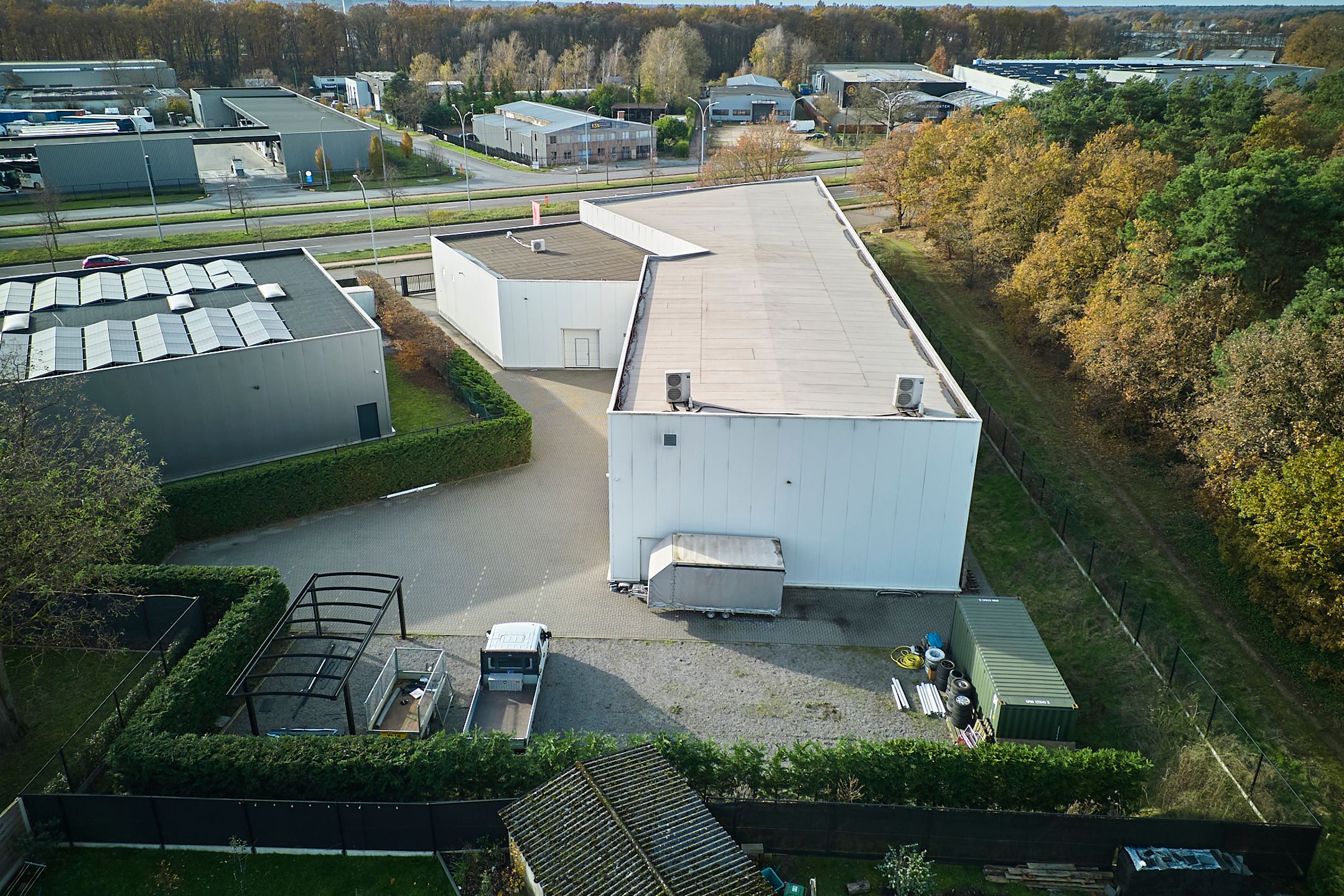 TE KOOP: unieke showroom met kantoren – ZICHTLOCATIE foto 4