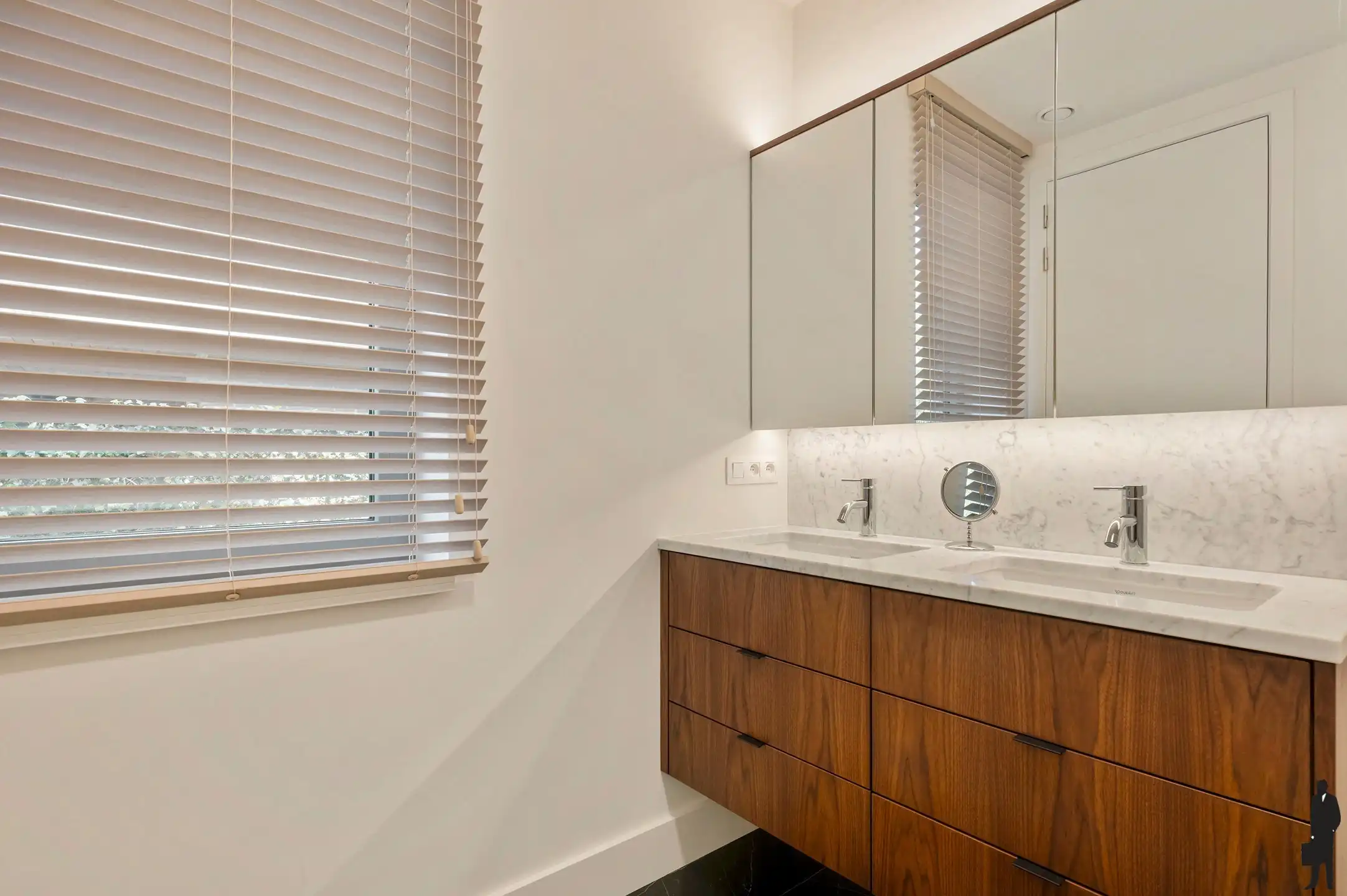 Ruim luxueus afgewerkte gelijkvloers appartement (2019) met tuin en garagebox!  foto 13